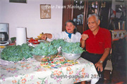 Tine en Iwan met hun druivenoogst