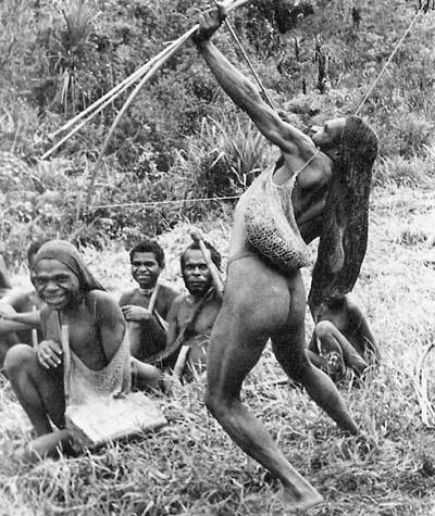 Papua demo pijl en boog
